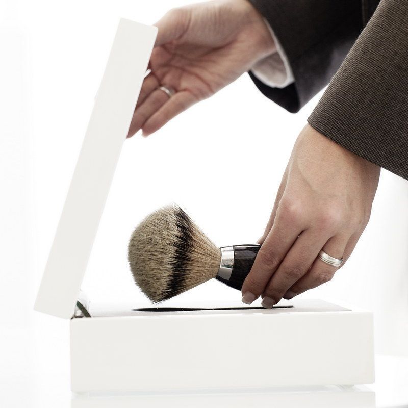 Помазок MUEHLE EDITION, барсучий ворс высшей категории Silvertip, карбон