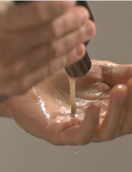 Шампунь глубокой очистки для волос с маникуаганской глиной и кокосовой скорлупы American Crew Detox -250 мл