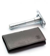 Станок Т- образный для бритья MERKUR-9046002  сатинированный, разборный, в чехле из натуральной воловьей кожи, лезвия в комплекте (10 шт)