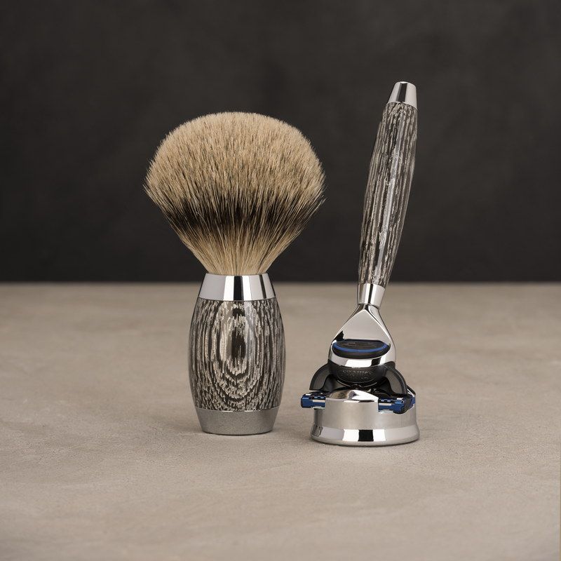 Бритвенный набор MUEHLE EDITION, барсучий ворс высшей категории Silvertip, бритва Fusion, мореный дуб, стерлинговое серебро