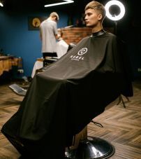 Пеньюар с неопреновым воротником Rebel Barber Noble Black