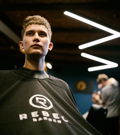 Пеньюар с неопреновым воротником Rebel Barber Noble Black