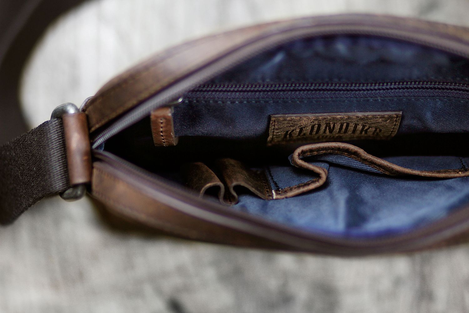 Сумка через плечо DIGGER «Jake» KLONDIKE 1896 KD1047-03