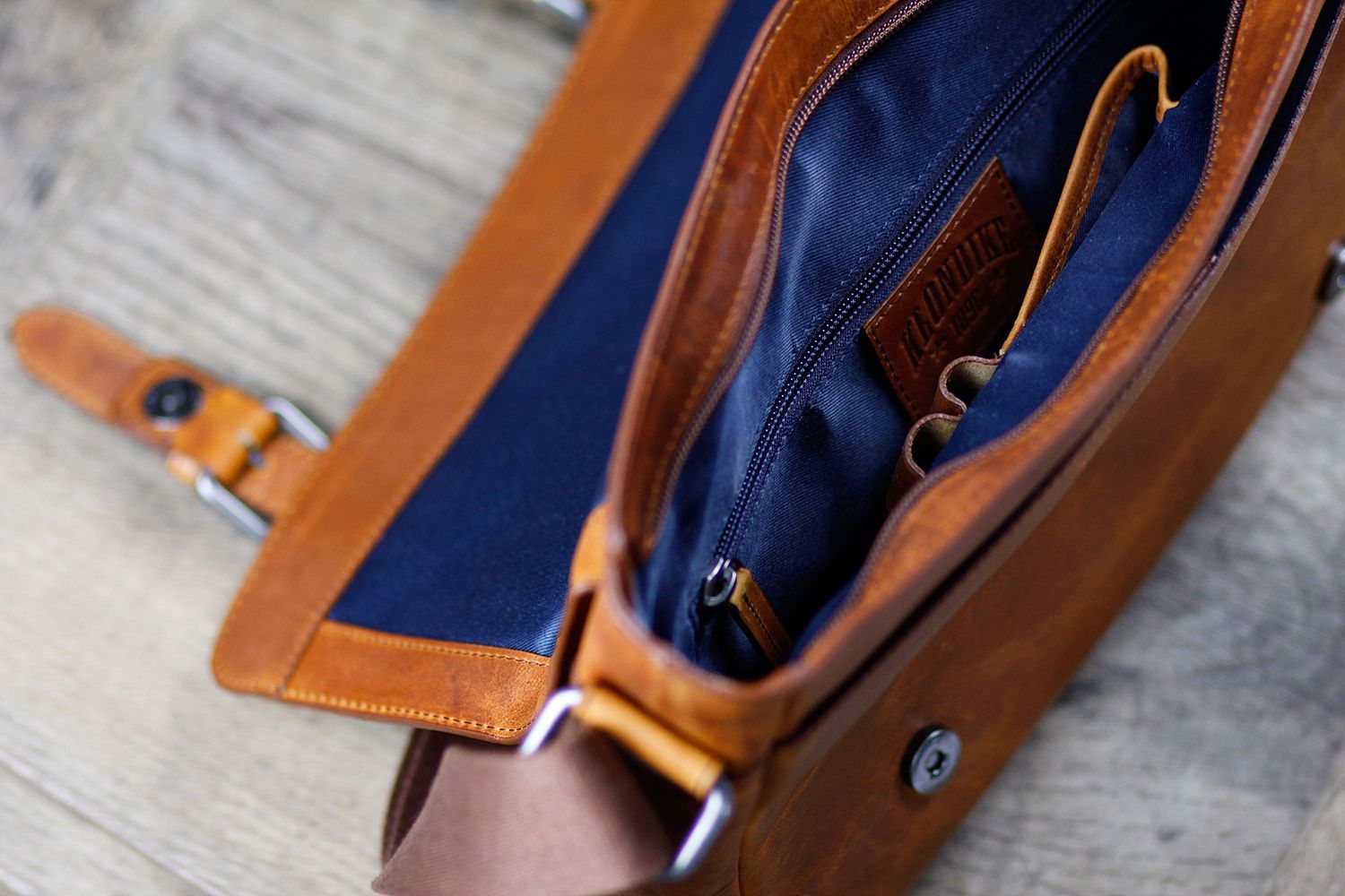 Сумка через плечо DIGGER «Joe» KLONDIKE KD1050-04