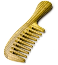 Расческа с ручкой из зеленого сандалового дерева. KURT К-50051 198*58 мм.