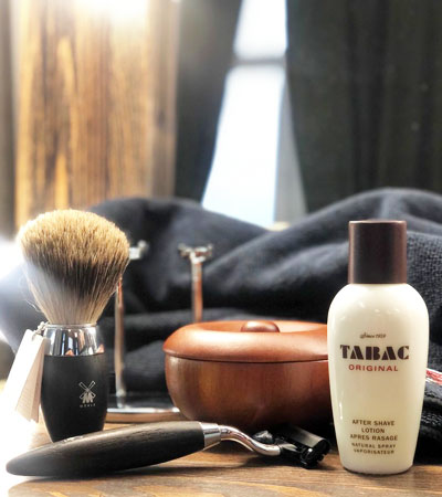 Бритвенный набор MUEHLE KOSMO, мореный дуб, барсучий ворс категории Fine, бритва Mach3