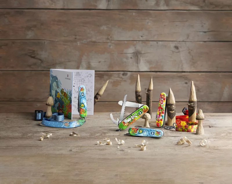 Набор для детей VICTORINOX "Попугай": перочинный нож 84 мм, шнурок на шею, книга-раскраска