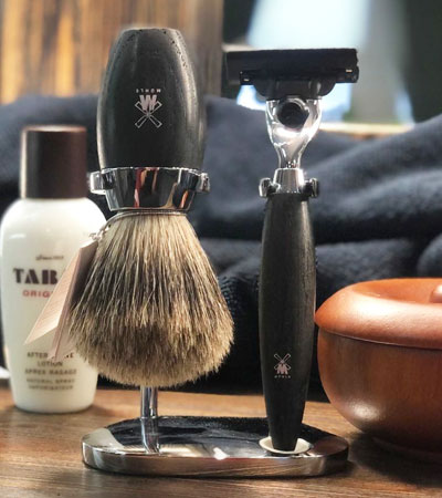 Бритвенный набор MUEHLE KOSMO, мореный дуб, барсучий ворс категории Fine, бритва Mach3