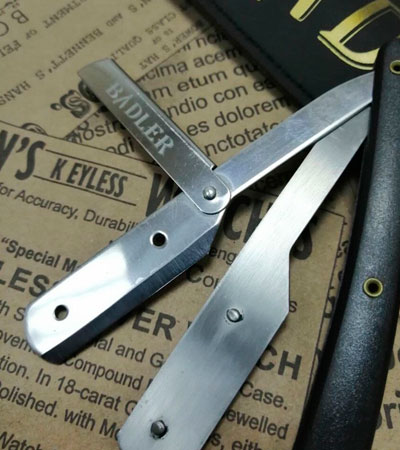 Бритва шаветт с пластиковой ручкой и чехлом Badler